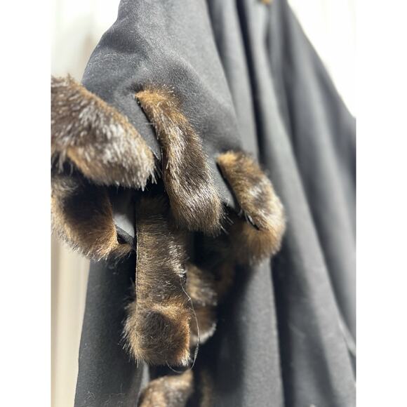 Donna Salyers Fabulous Furs OS Jet Black Cape W/Leopard Fur Accents Made In USA - Picture 3 of 8